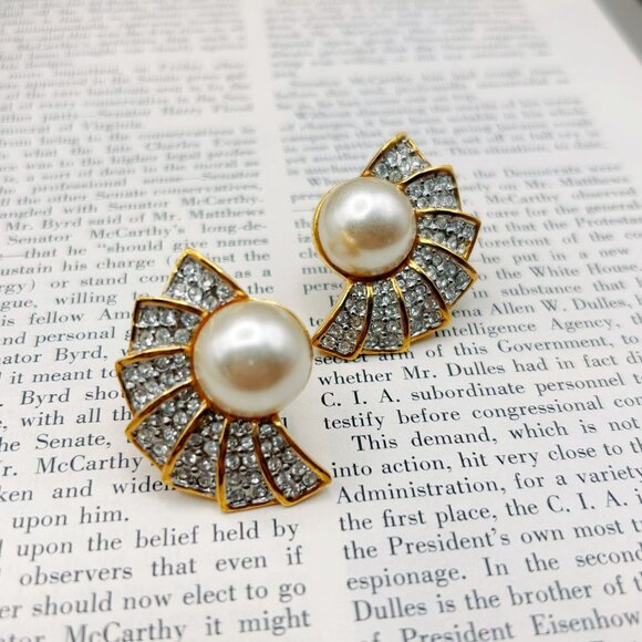 Butler Vintage 1960s clip-on earrings, oversized faux pearl & rhinestones - Picture 8 of 12